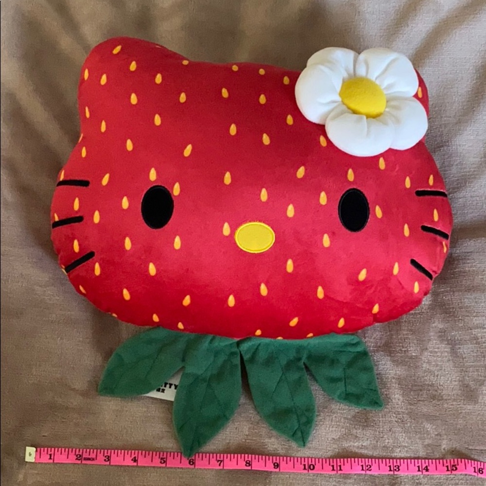 COPY - Hello Kitty strawberry cushion
